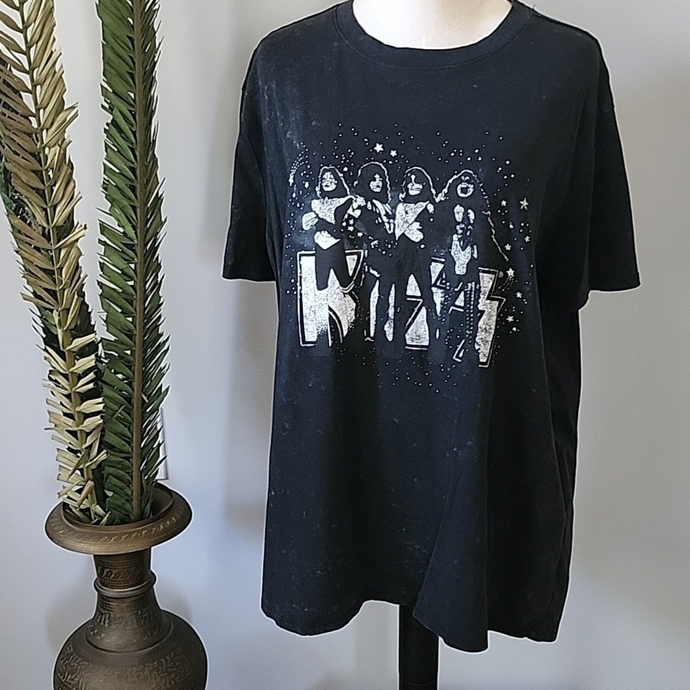 Maurices KISS Black Distressed Short Sleeve Tee